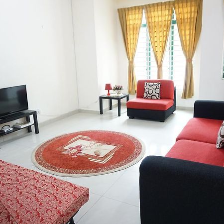Warisan Indah Homestay Klia 1 Melayu Sahaja Sepang Ngoại thất bức ảnh