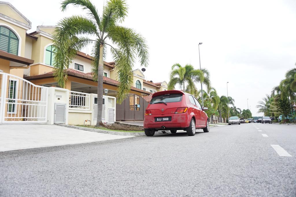 Warisan Indah Homestay Klia 1 Melayu Sahaja Sepang Ngoại thất bức ảnh