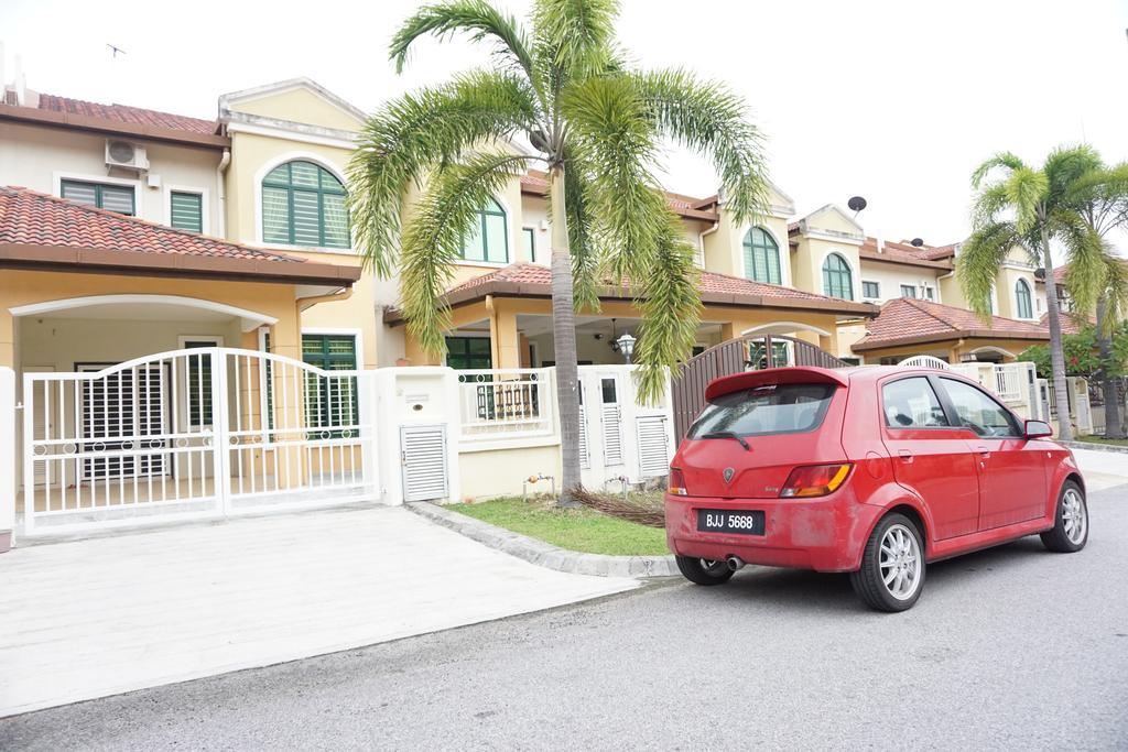 Warisan Indah Homestay Klia 1 Melayu Sahaja Sepang Ngoại thất bức ảnh