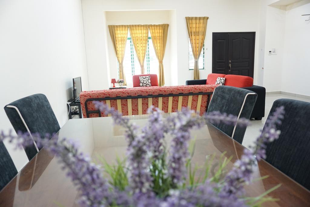 Warisan Indah Homestay Klia 1 Melayu Sahaja Sepang Ngoại thất bức ảnh